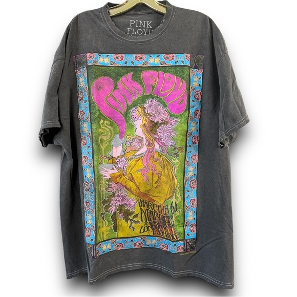 Pink Floyd Tops - Nwot Pink Floyd Classic Rock Bob Masse Studios Distressed Gray T-Shirt Size S/M